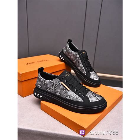 sepatu louis vuitton terbaru.